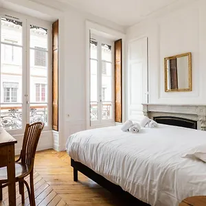  Appartement Dify Castries Quartier Ainay France